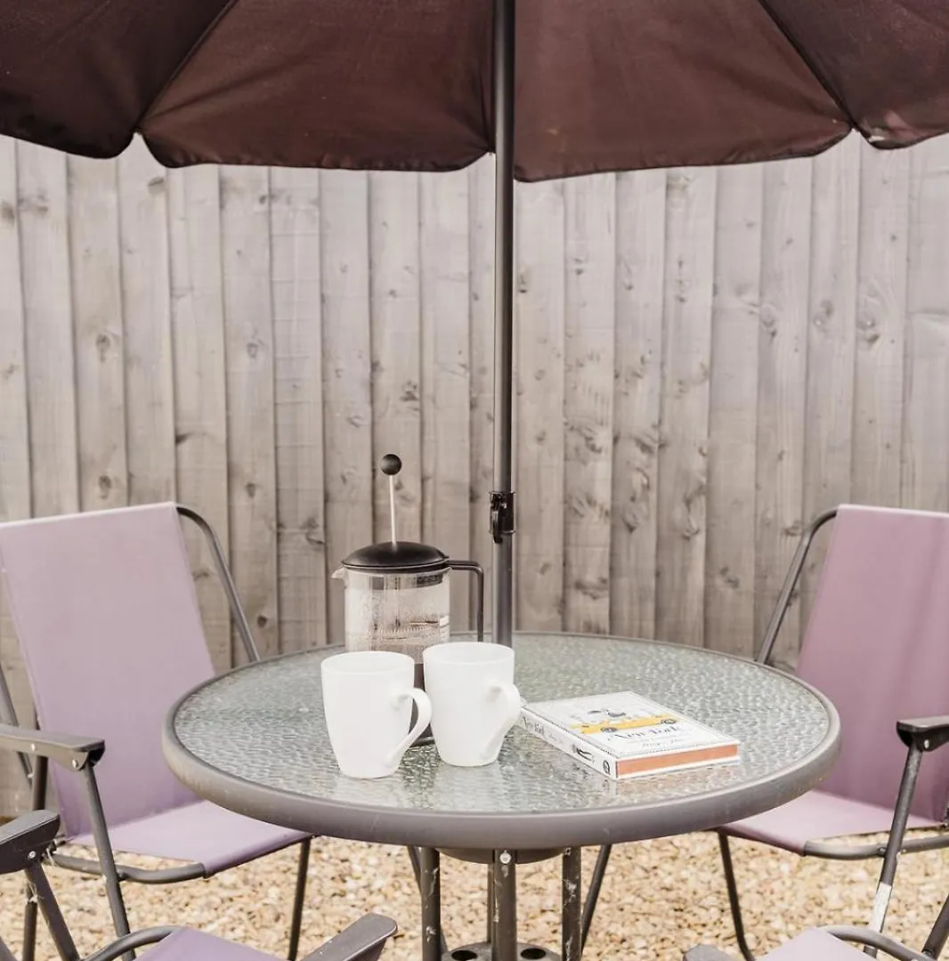 The Nook, Fairview, Cheltenham Town Centre-Parking & Garden 0*,  United Kingdom